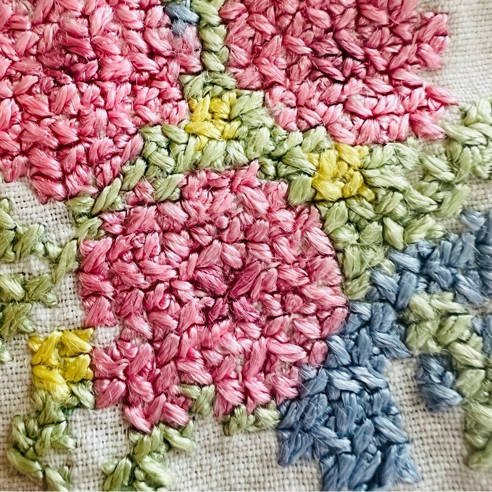 Round Linen Crewel Tablecloth, Vintage 30” Needlework, French Country Decor.